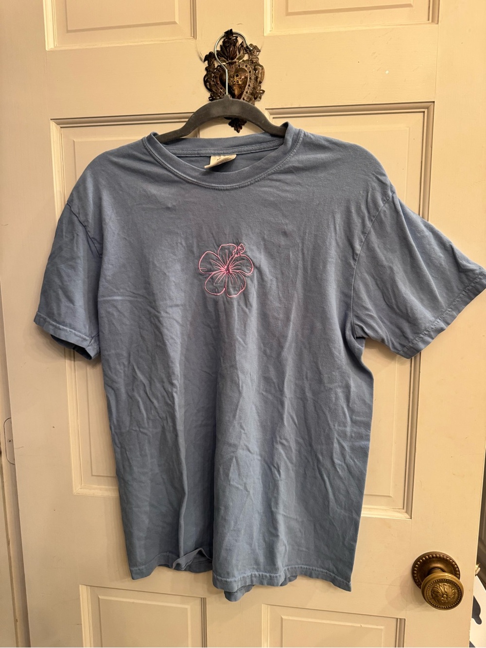 NWOT Comfort Colors Light Blue Short-Sleeve Tee with Pink Hibiscus Embroidery